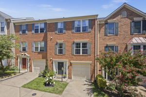 2005 N Buchanan Ct, Arlington, VA 22207, USA Photo 1