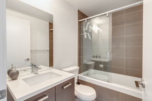  2006-11 Charlotte St, Toronto, ON M5V 0M6, US Photo 8