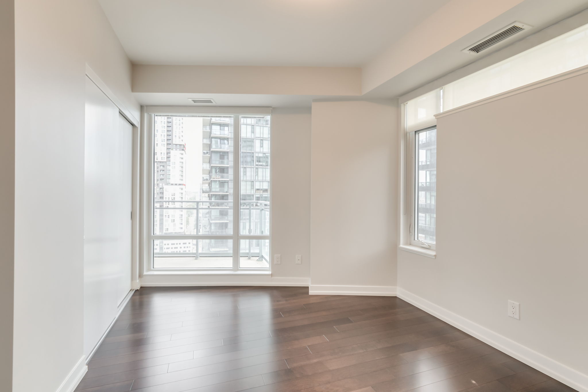 Toronto property showcase — delivered property photograph 25