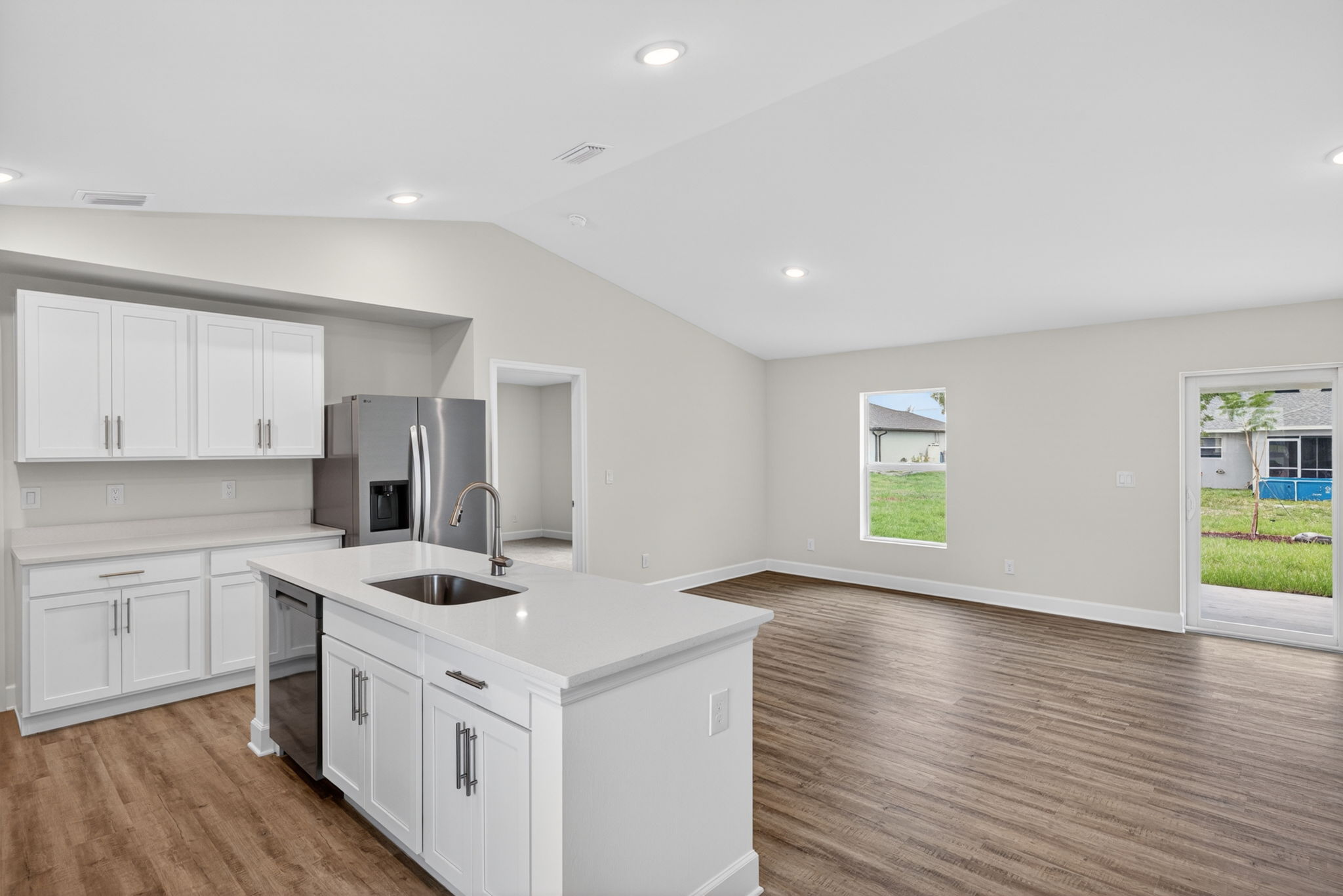 Kitchen 2 of 4