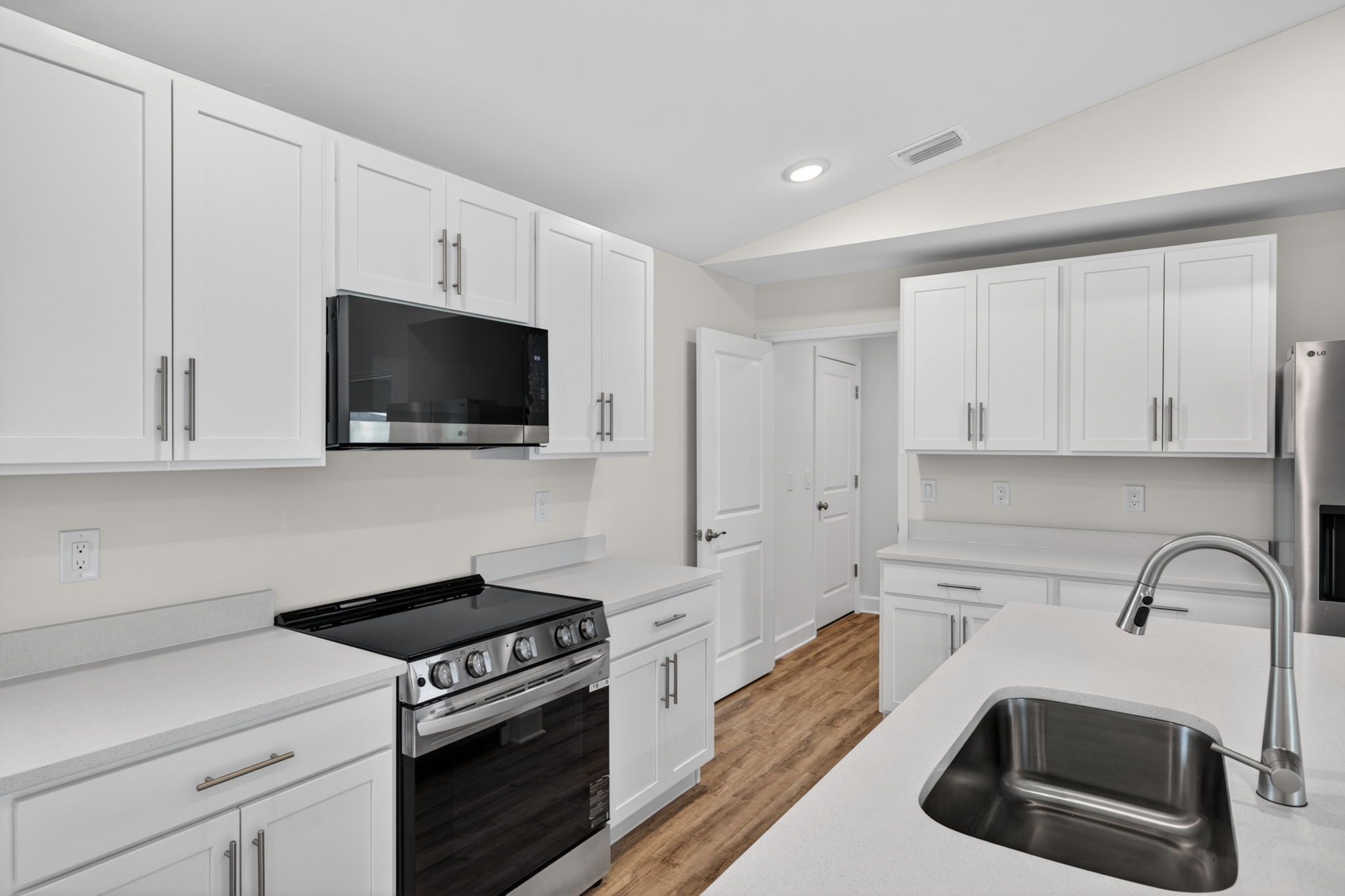 Kitchen 3 of 4