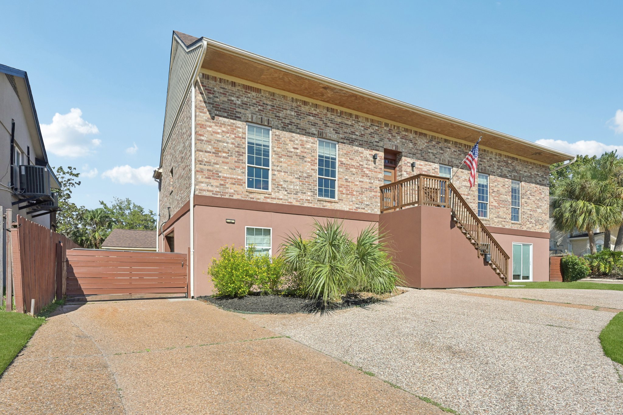 Port Royal Dr-L3010-003.jpg