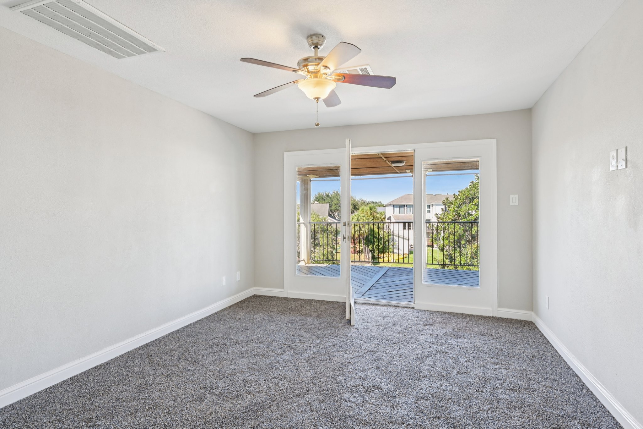 Port Royal Dr-L3010-027.jpg