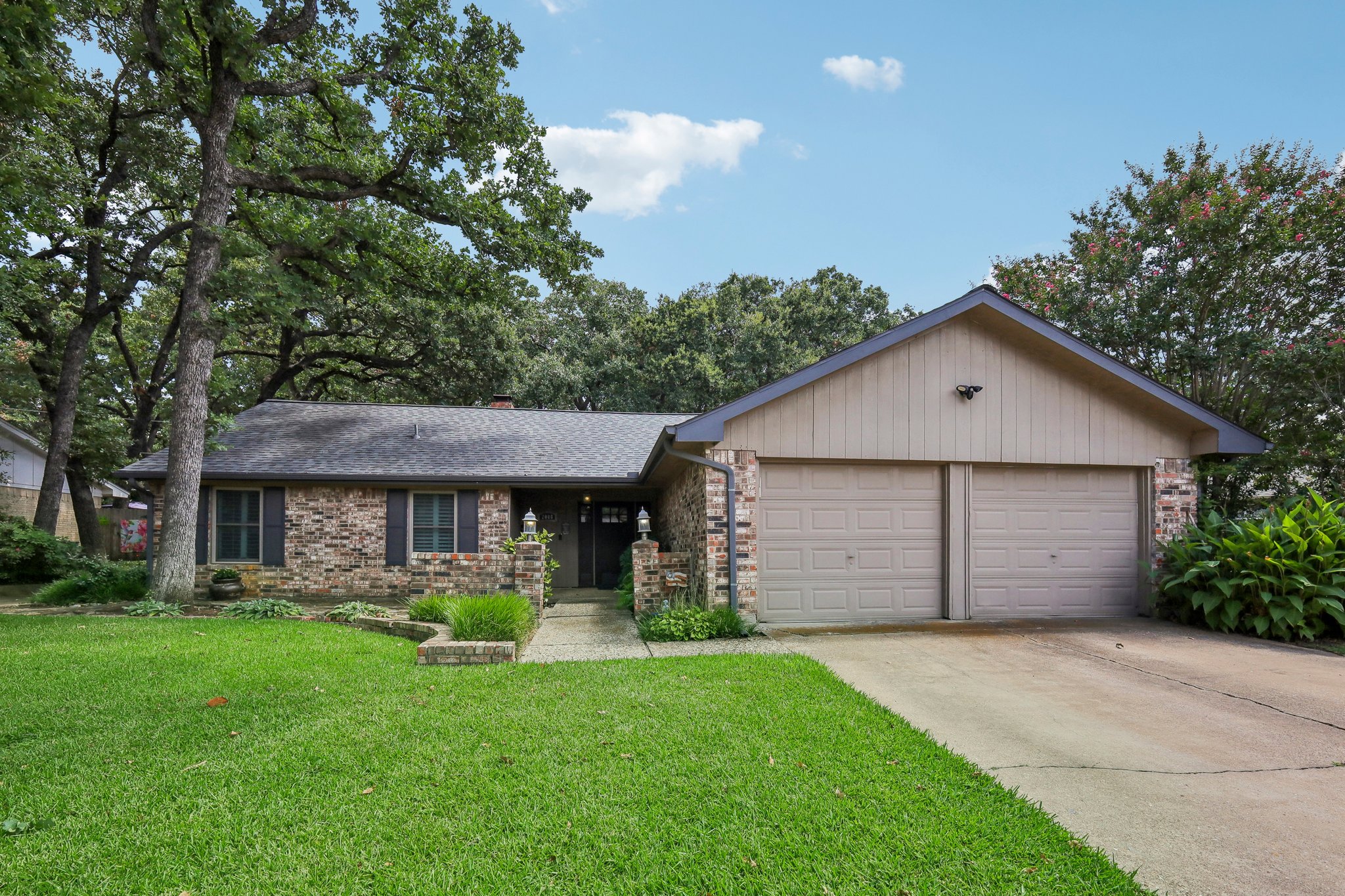 N Meadow Way Cir-002.jpg