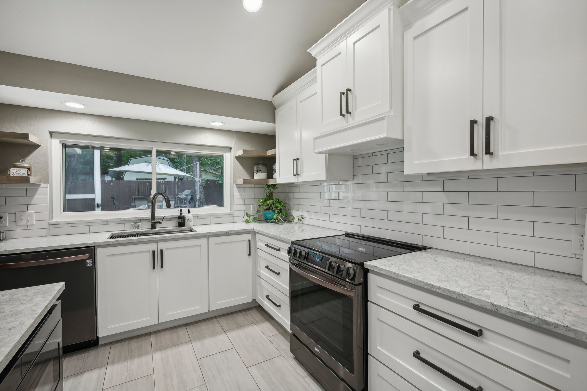 N Meadow Way Cir-012.jpg