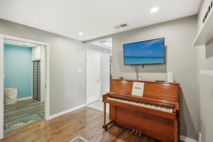 N Meadow Way Cir-023.jpg