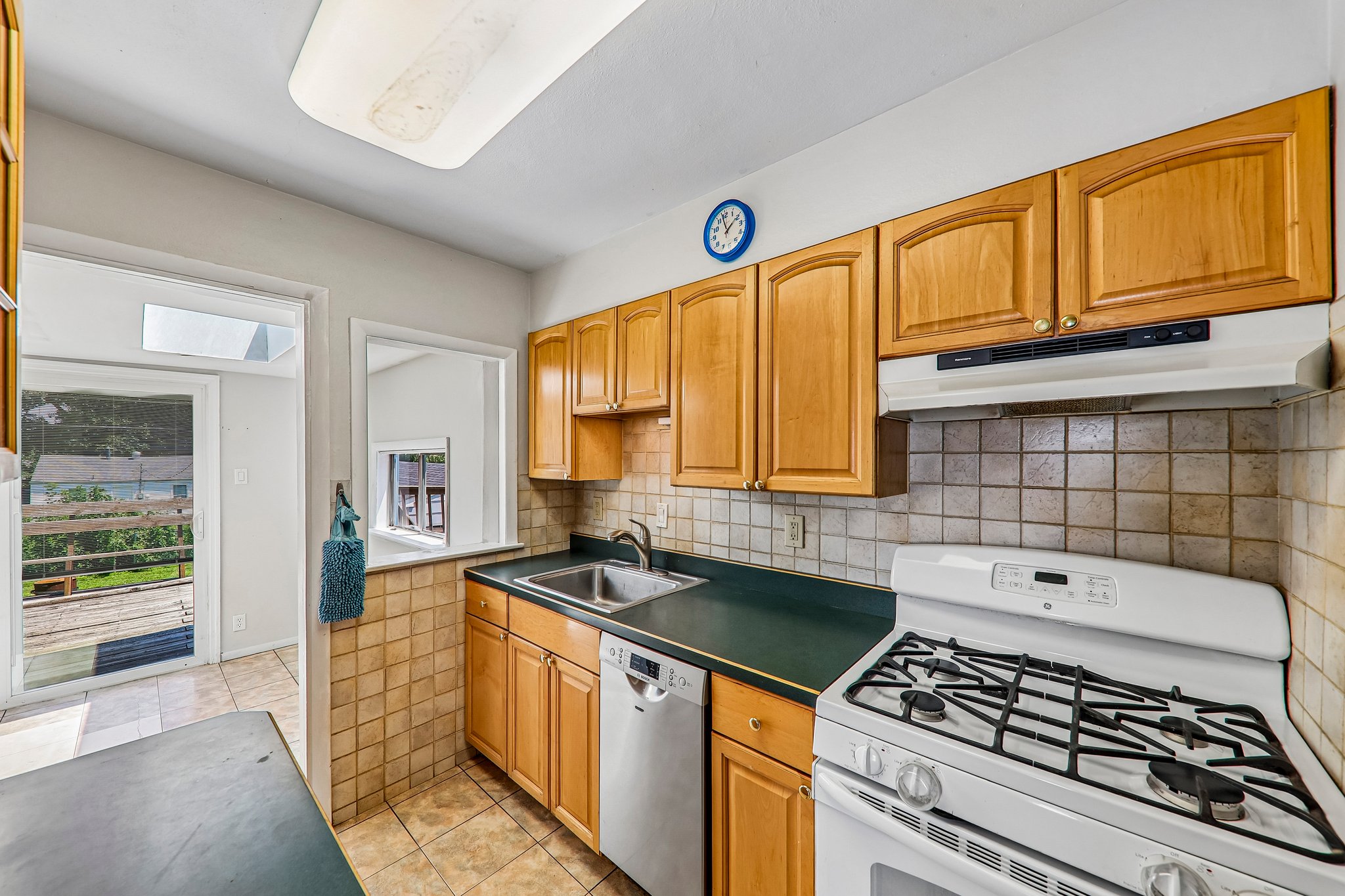 2008 Wismer Ave-S1407-019.jpg