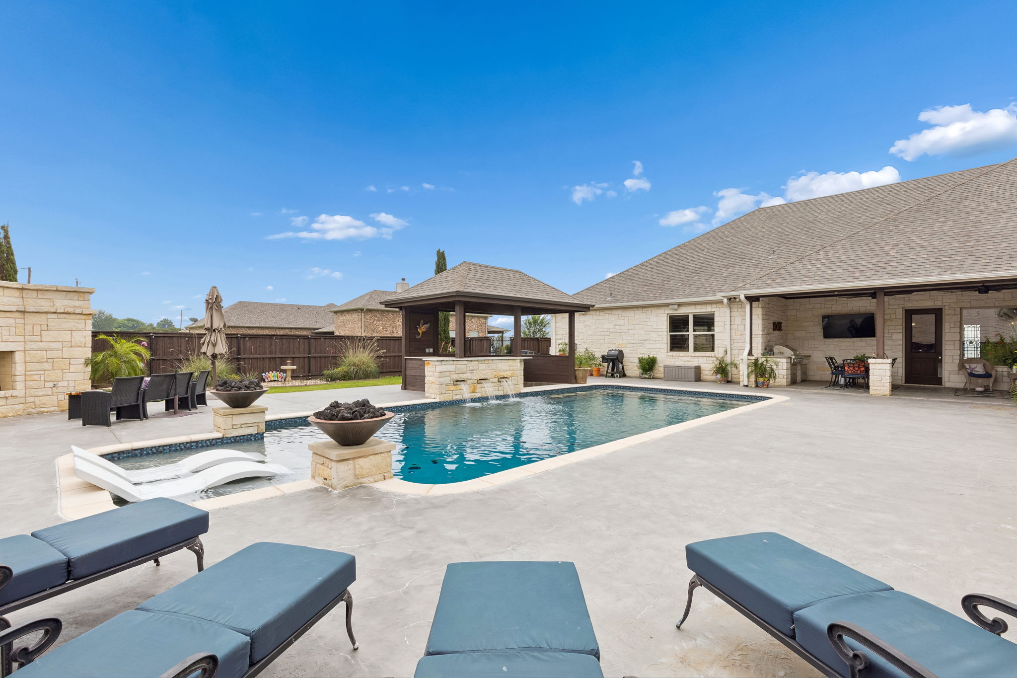Lots of extra flatwork to accommodate outdoor furniture or plants.