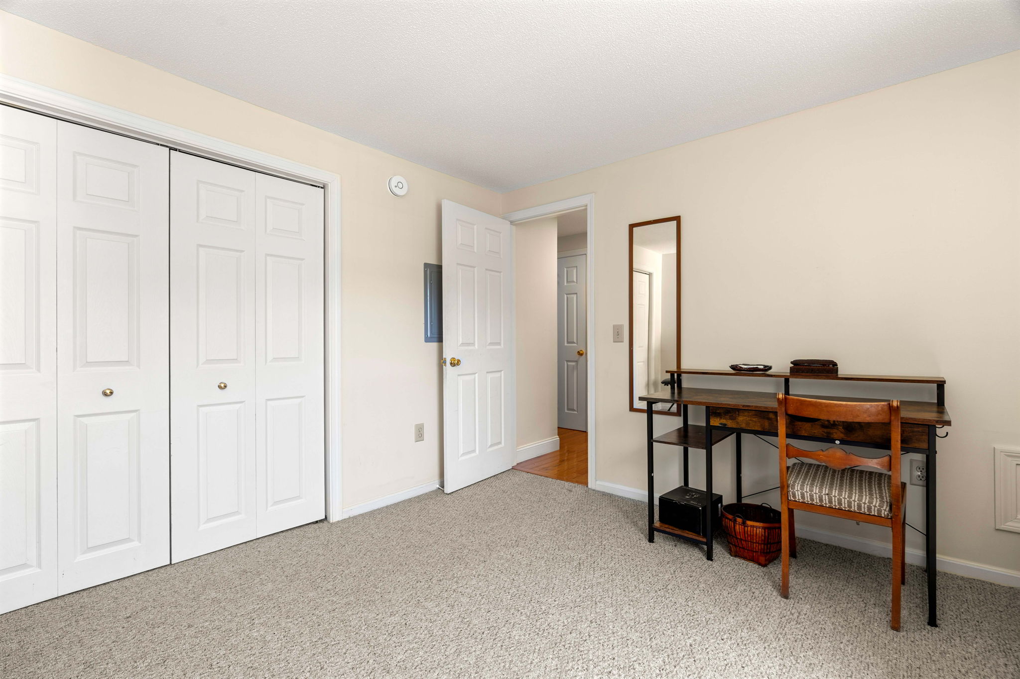 2009 White Cedar Blvd, Portsmouth, NH 03801, USA Photo 8
