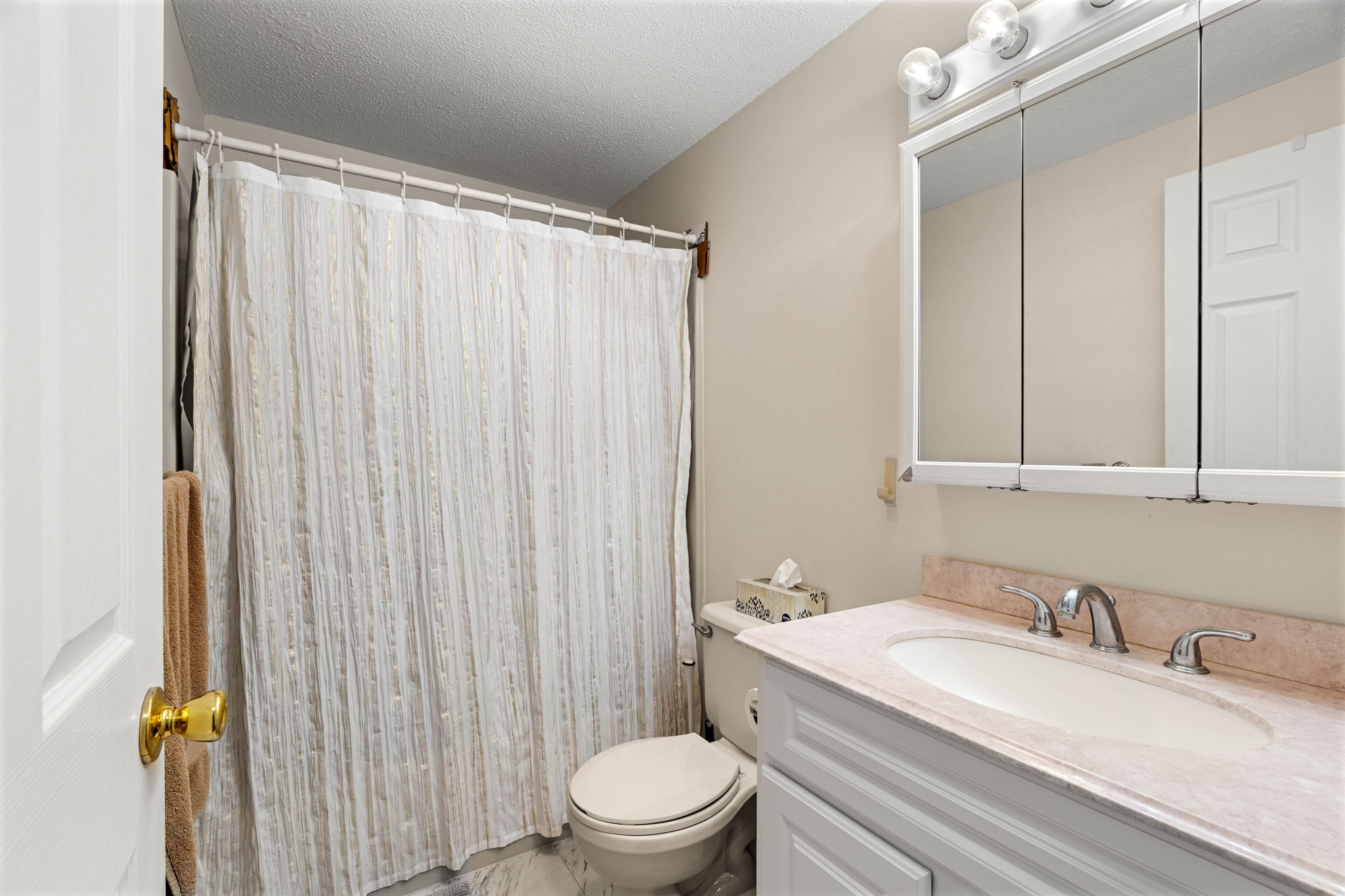 2009 White Cedar Blvd, Portsmouth, NH 03801, USA Photo 9