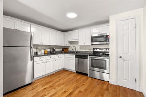 2009 White Cedar Blvd, Portsmouth, NH 03801, USA Photo 9