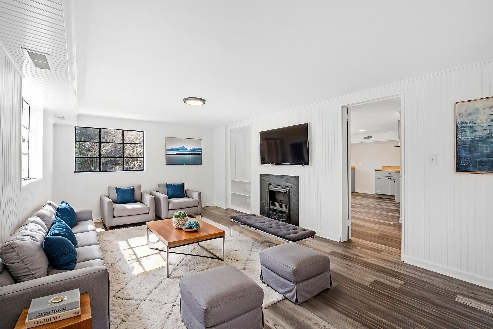 HXP04148 virtually staged.jpeg