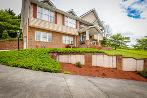201 Briarfield Dr, Kingsport, TN 37660, USA Photo 2