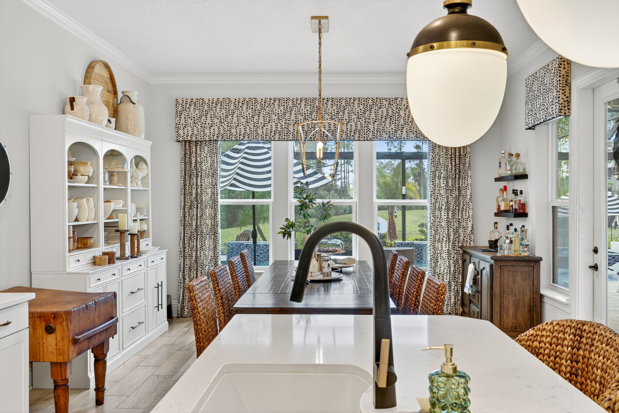 Dining Room 1 - 3 of 4