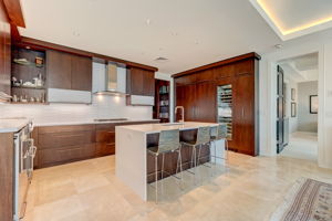 Kitchen/Breakfast Bar