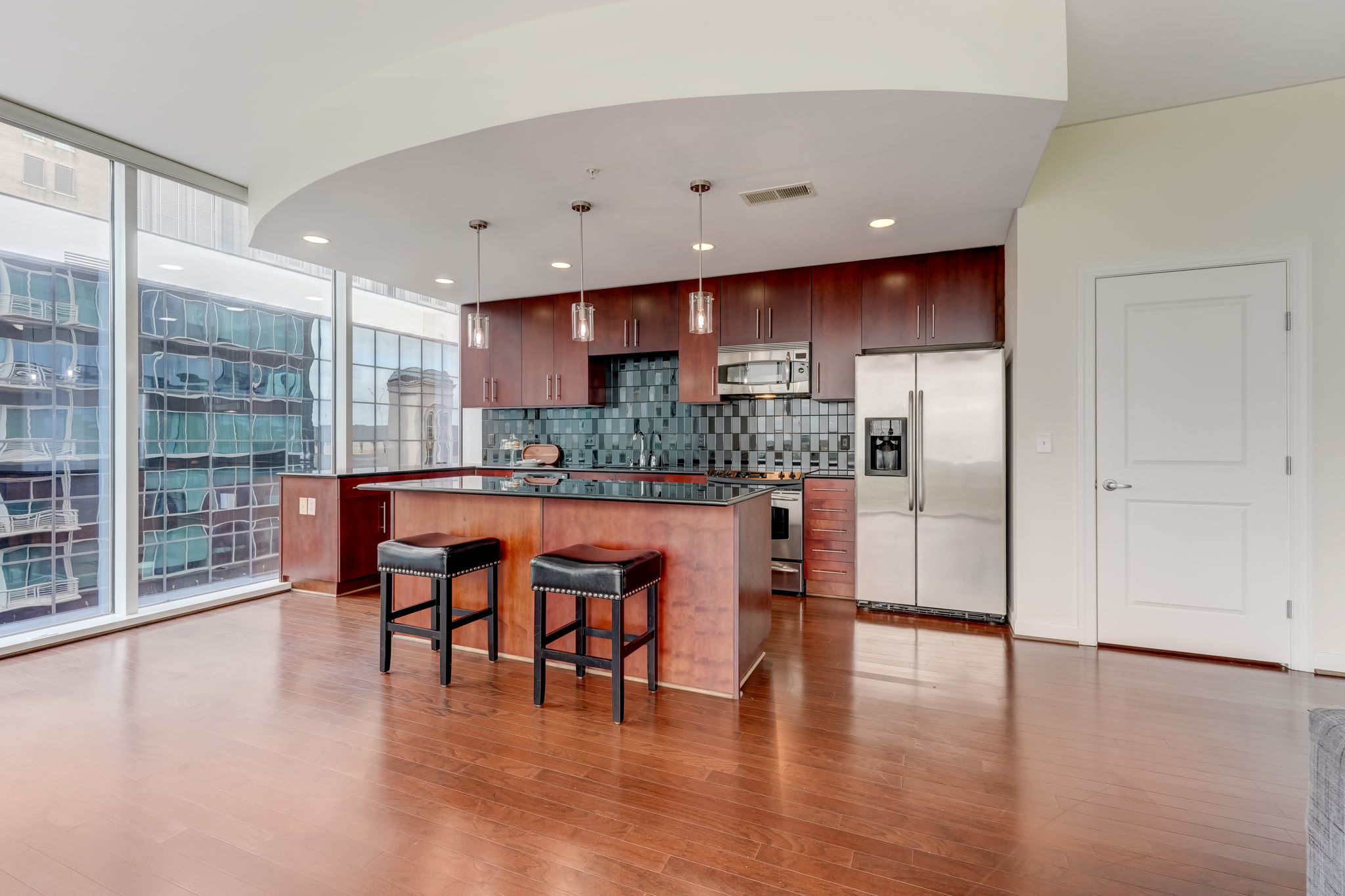 Kitchen/Breakfast Bar