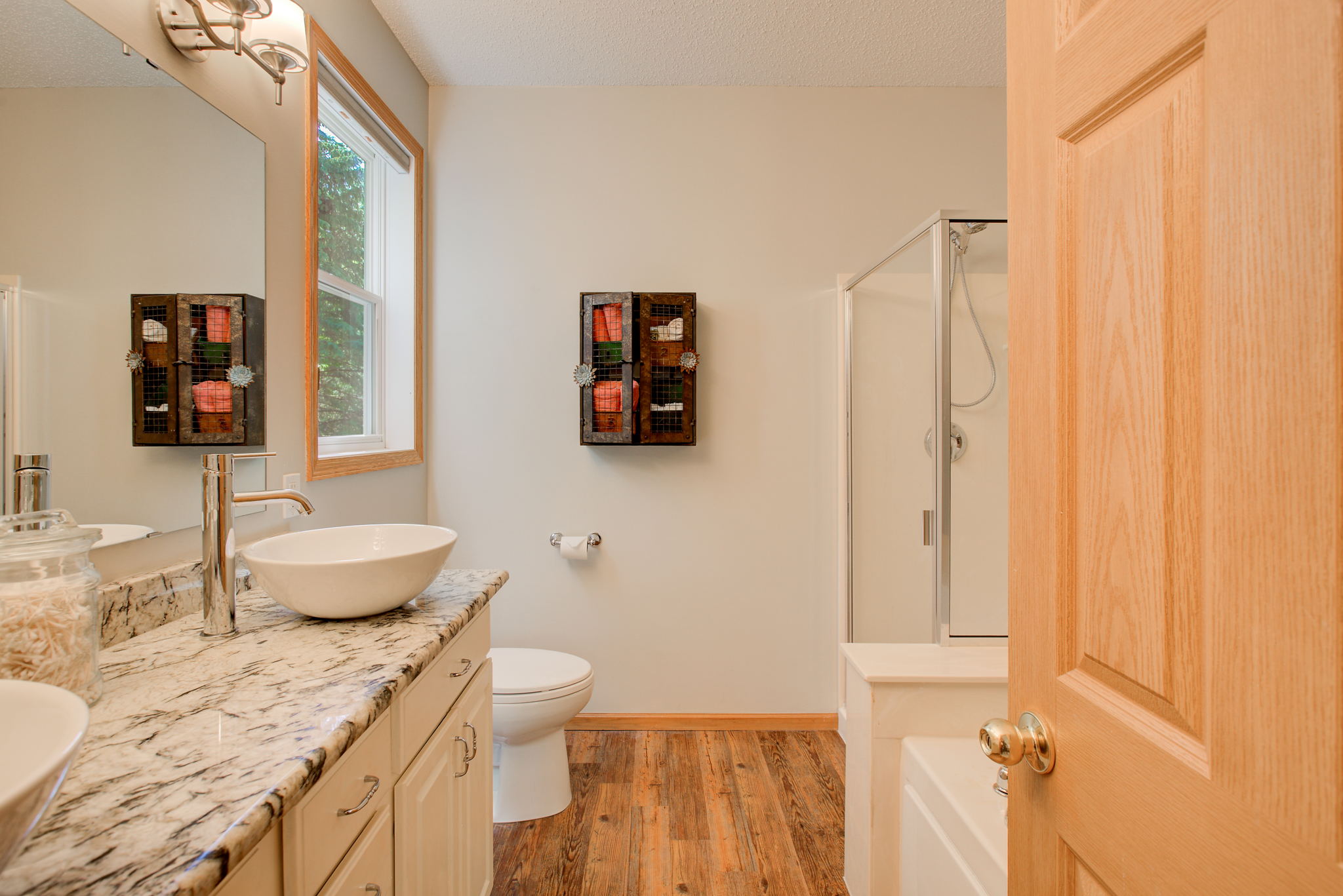 Bedroom 1 - Bathroom 1