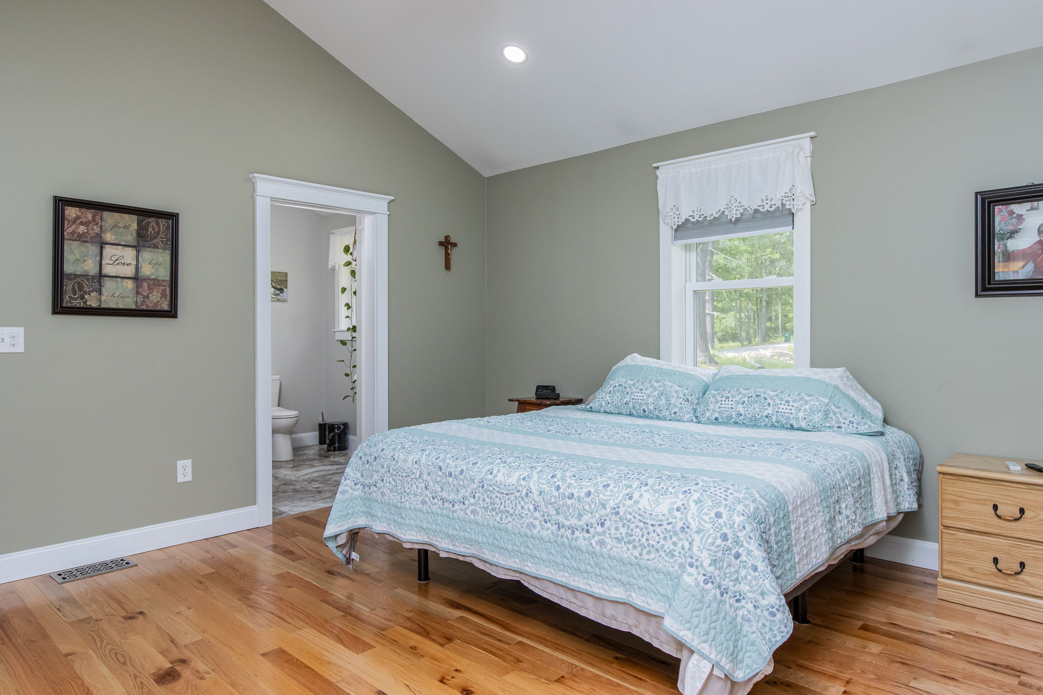 BedroomPrimary-4