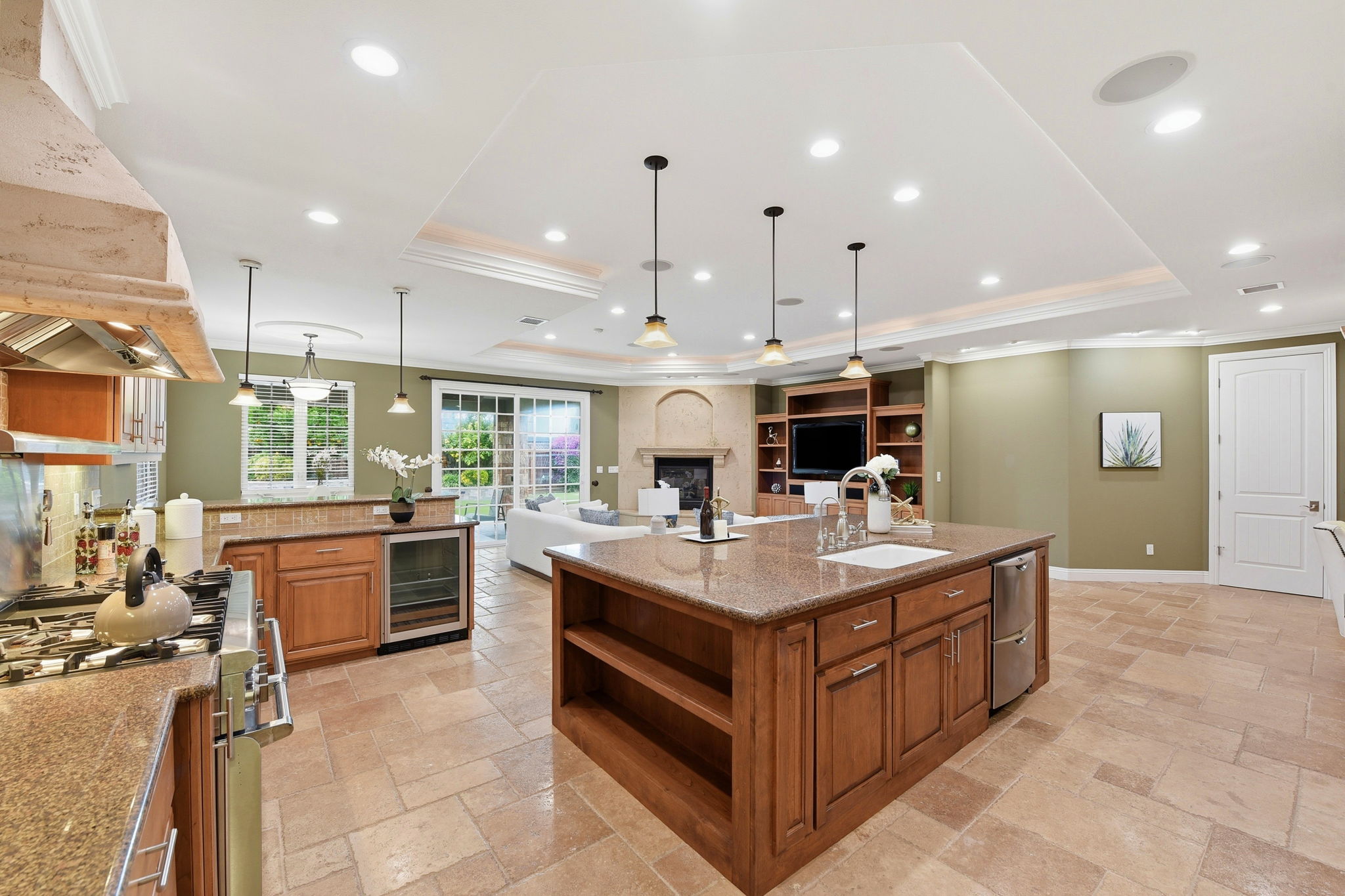 012_F8_201 Westridge Dr