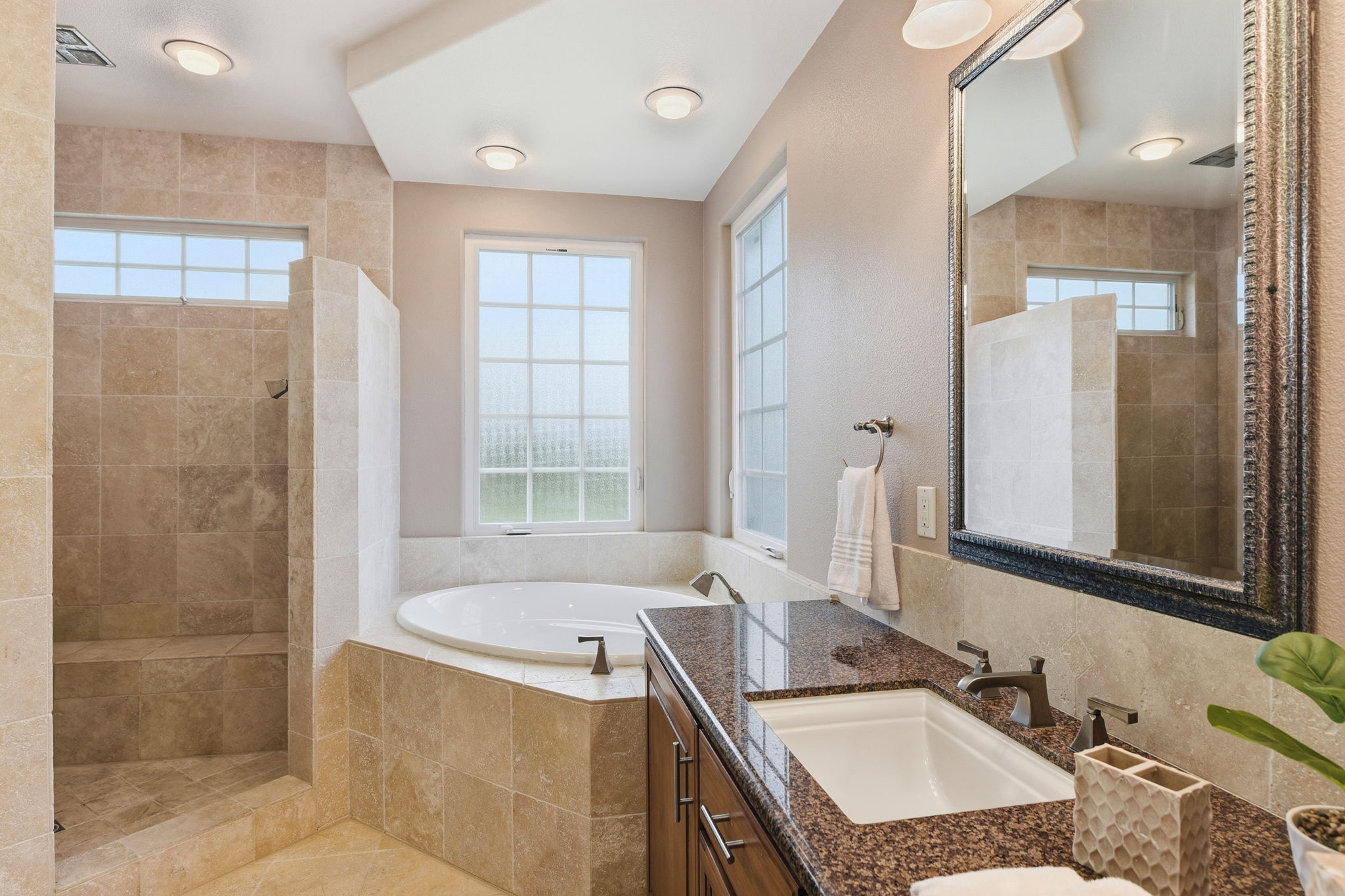 031_F8_201 Westridge Dr