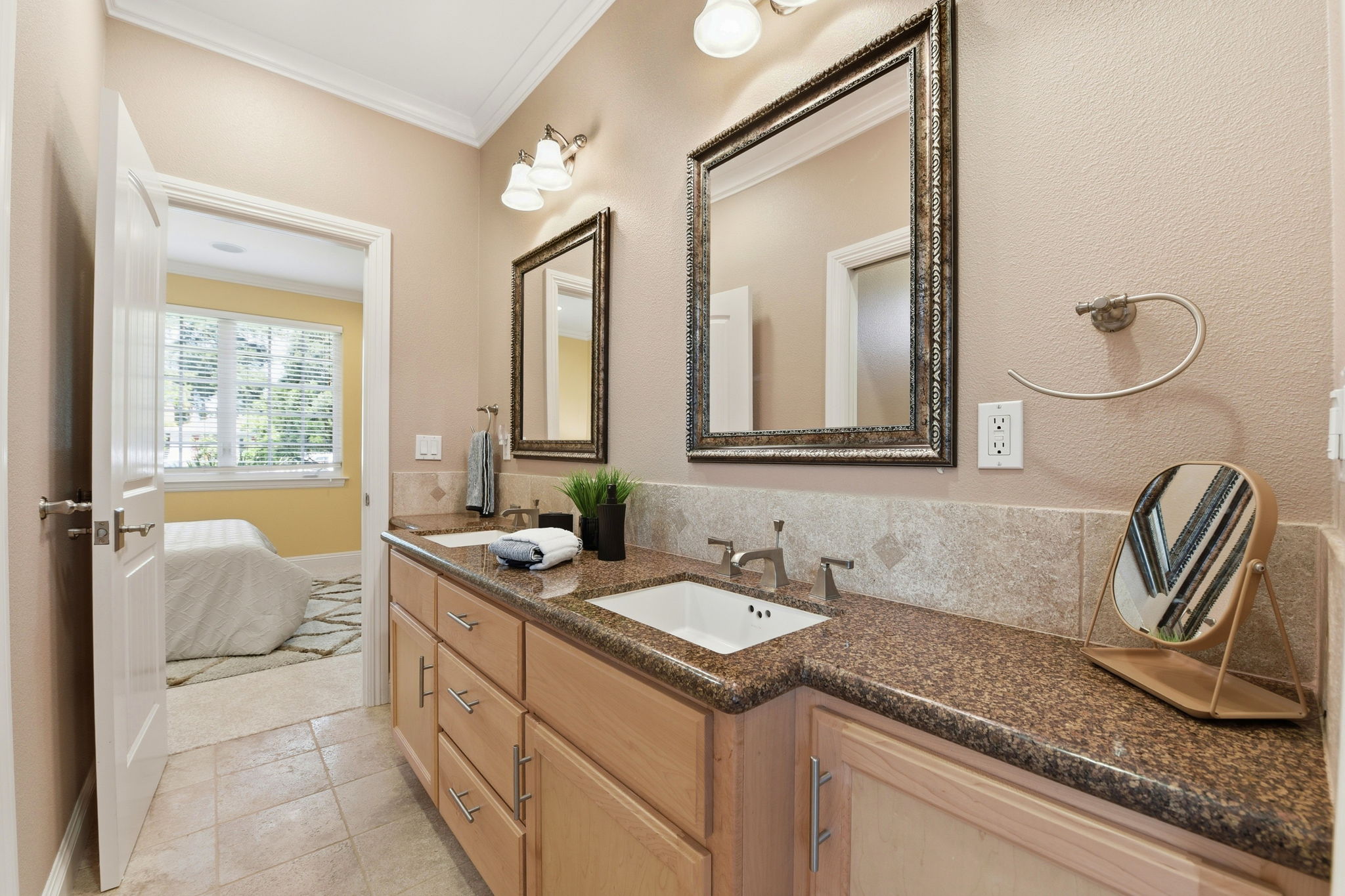033_F8_201 Westridge Dr