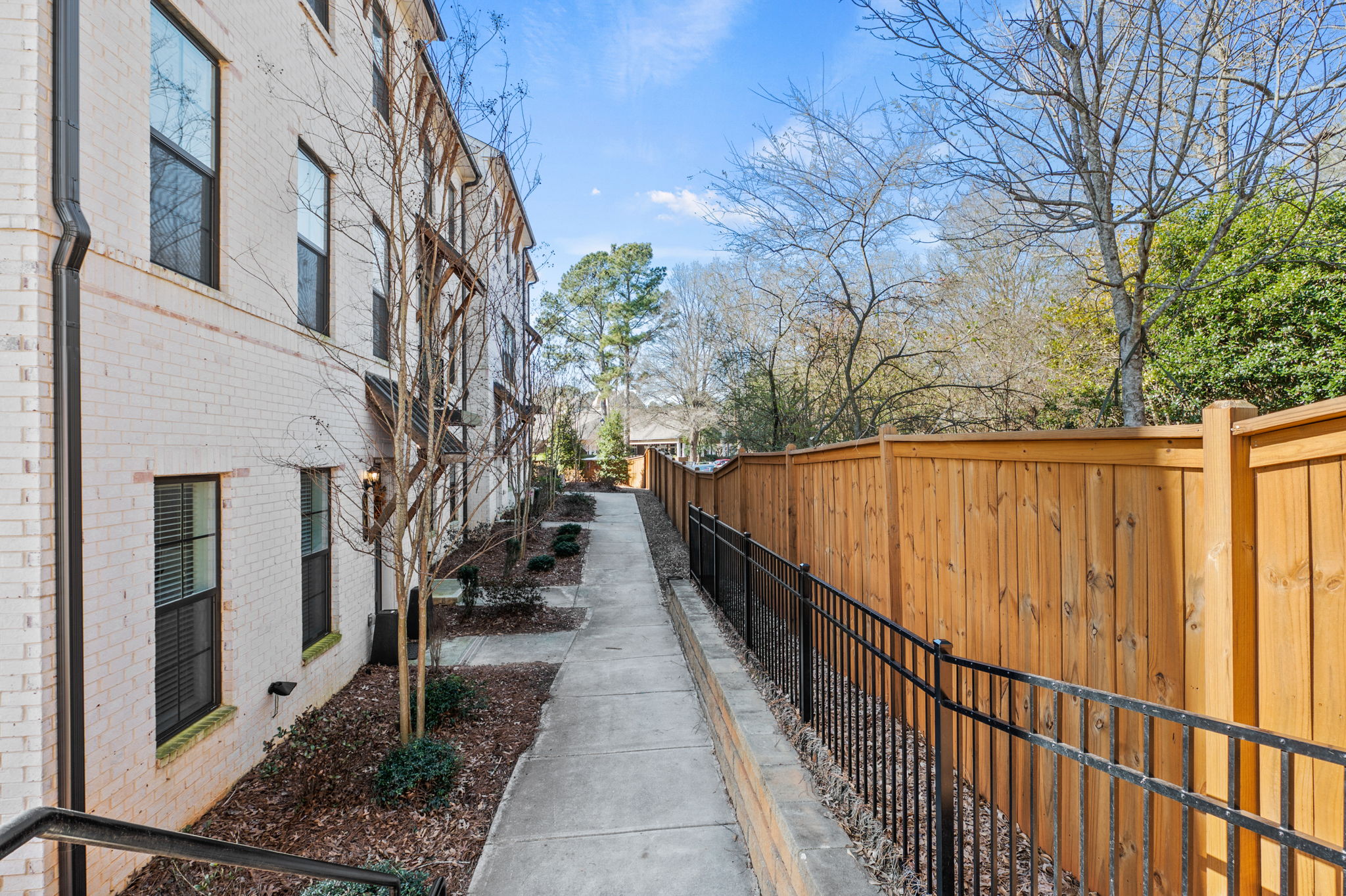 2010 Goldenrod Rd, Roswell, GA 30076, USA Photo 3