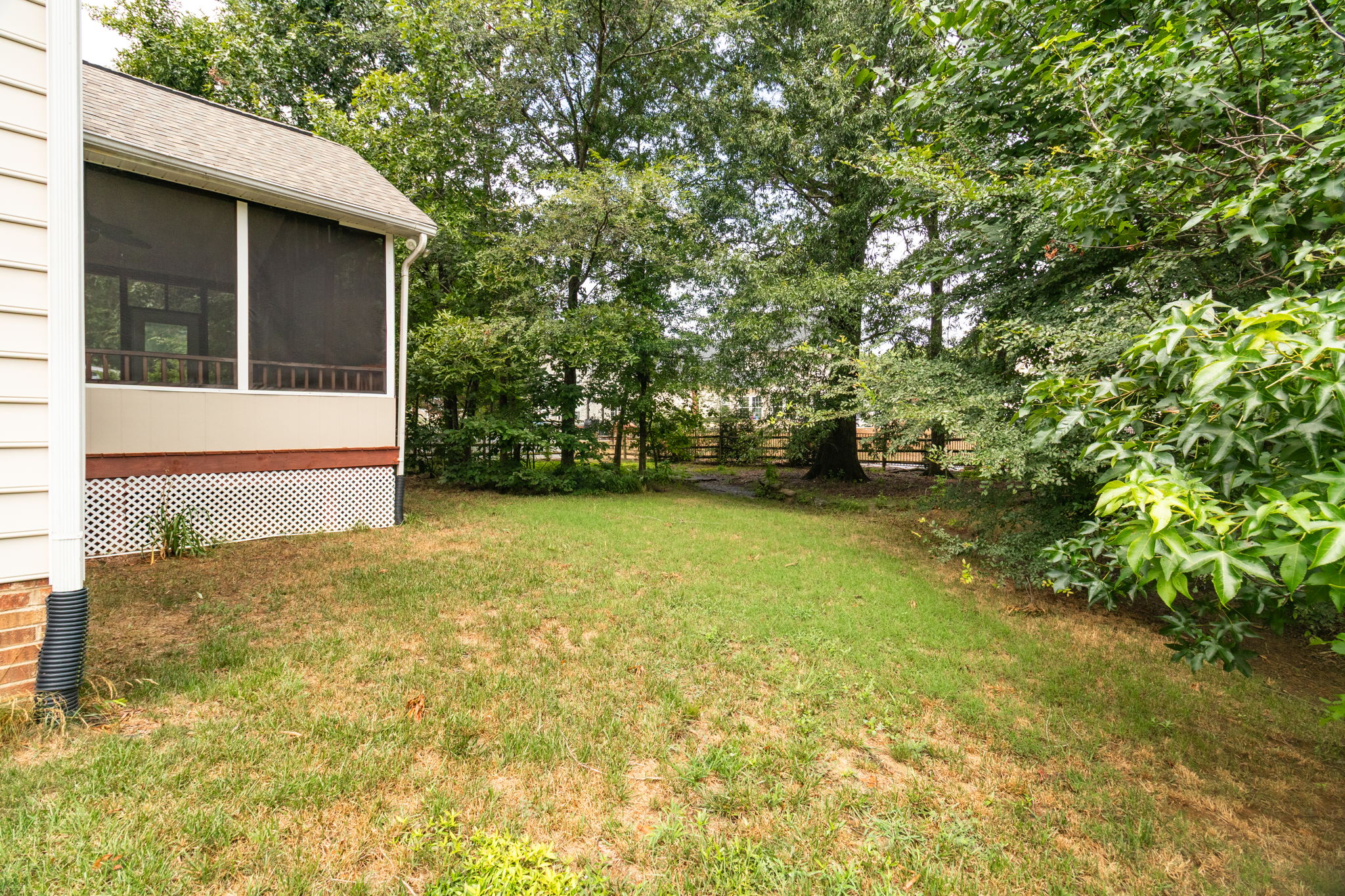 2010 Hollyhedge Ln-7