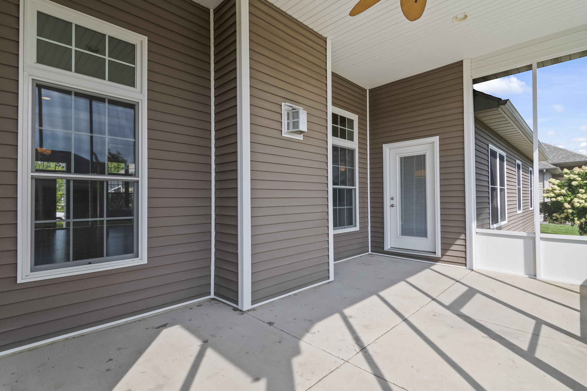Screened-in Porch