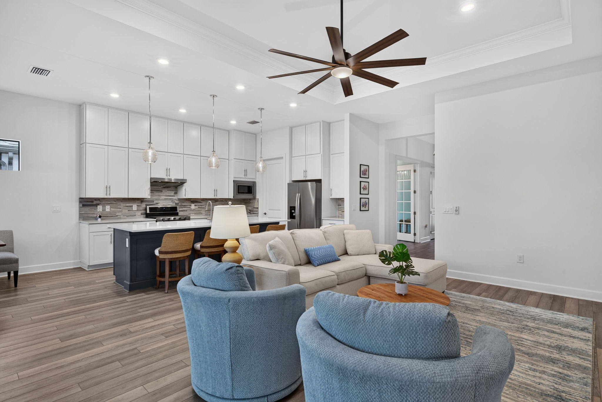 Living Room 4 of 5