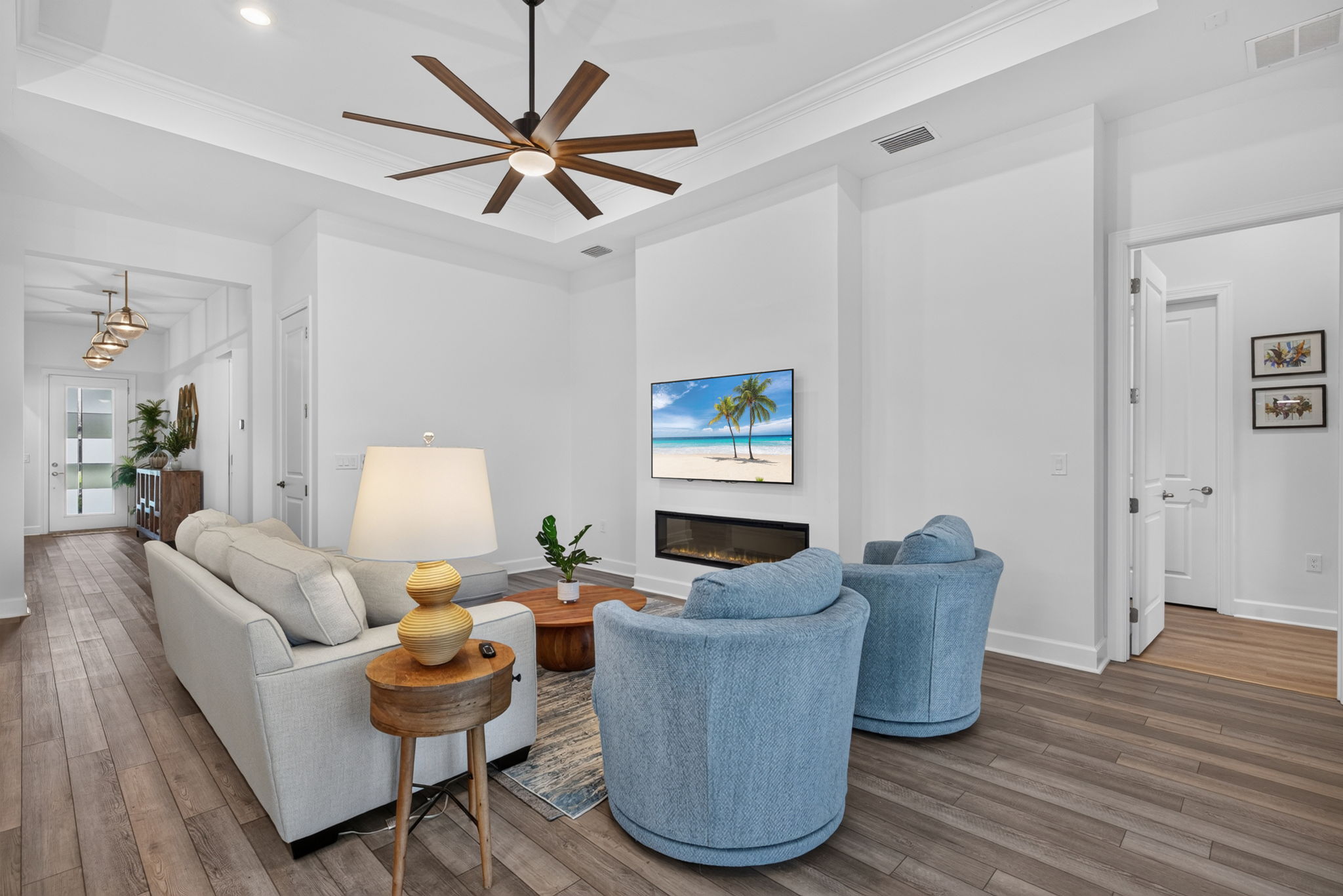 Living Room 3 of 5