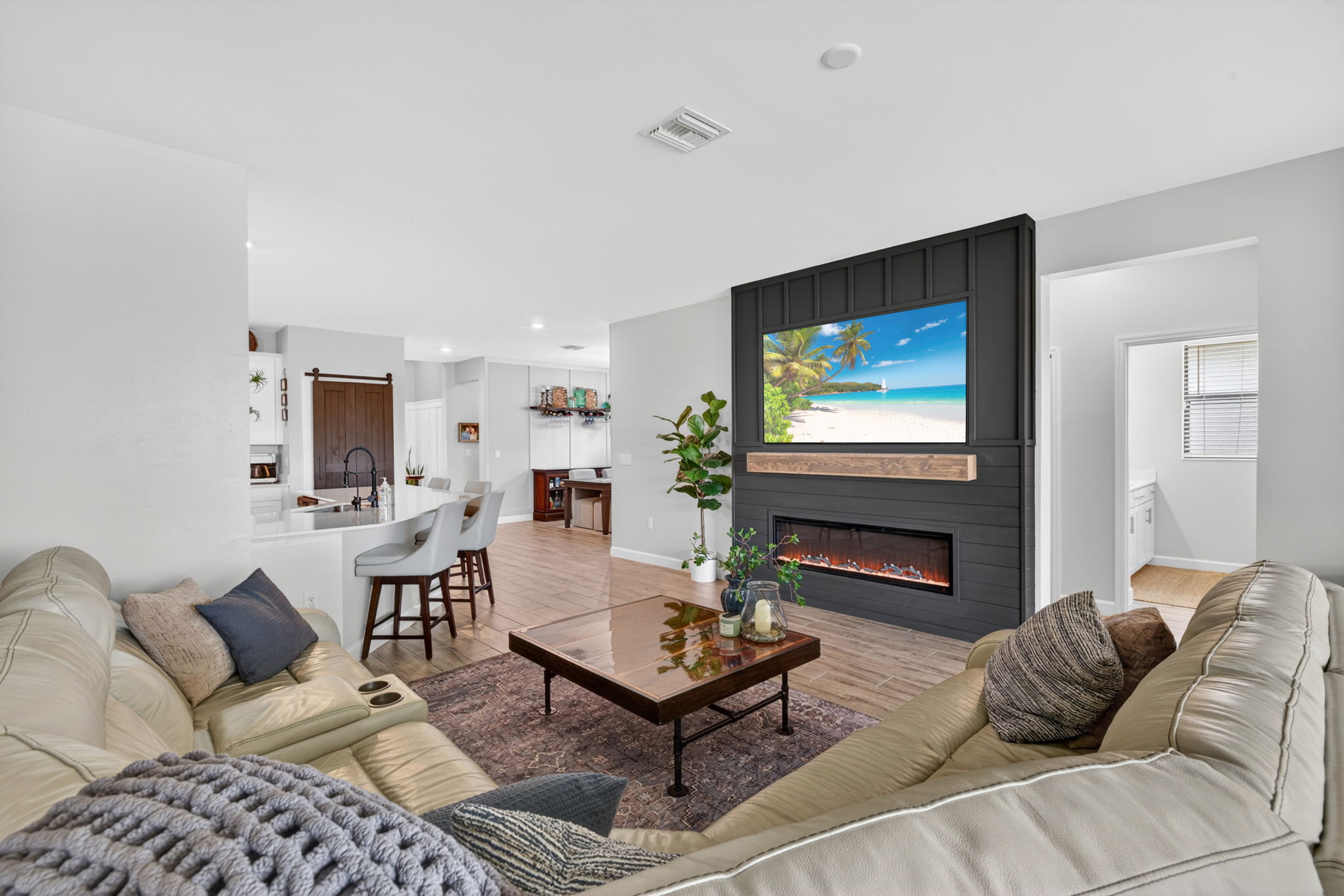 Living Room 4 of 4