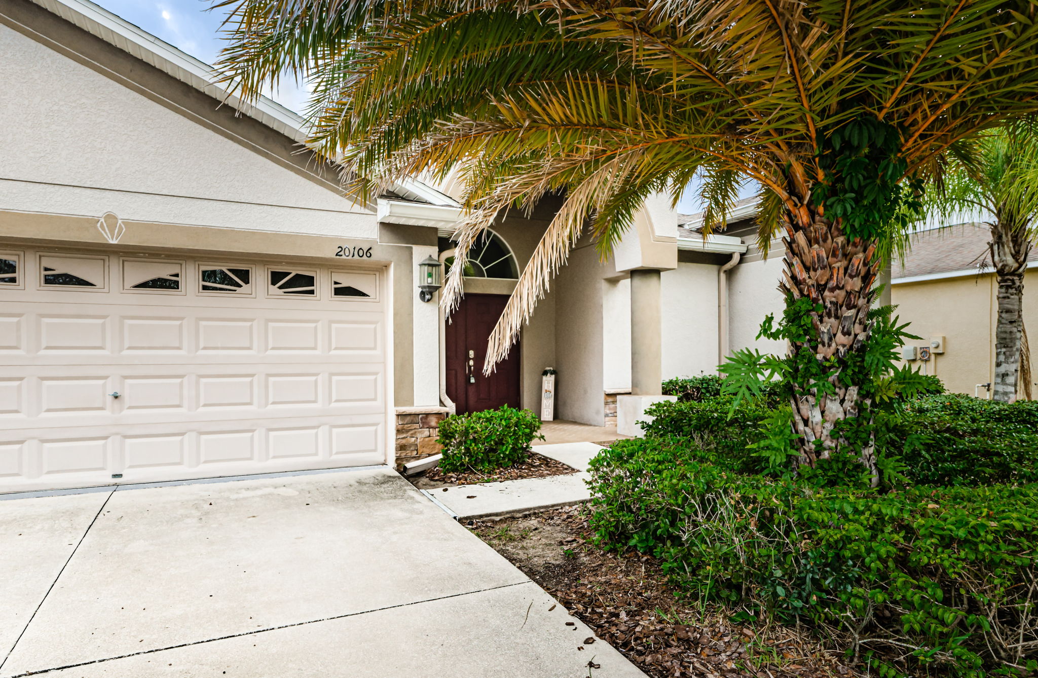 Front Extrerior Entrance 1C-e