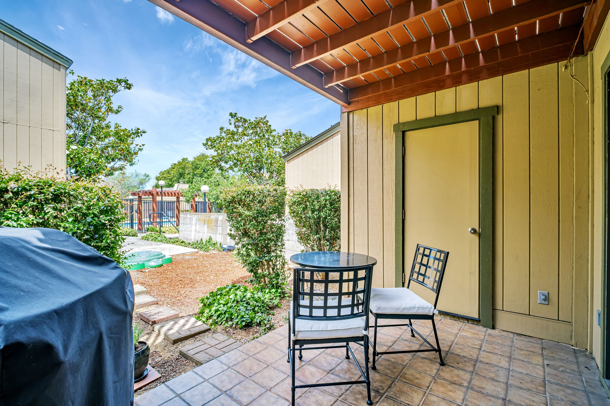 042_20111 W Ridge Ct 24_
