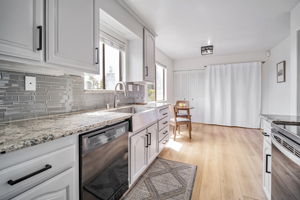 016_20111 W Ridge Ct 24_