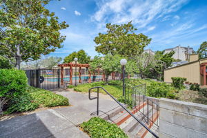 043_20111 W Ridge Ct 24_