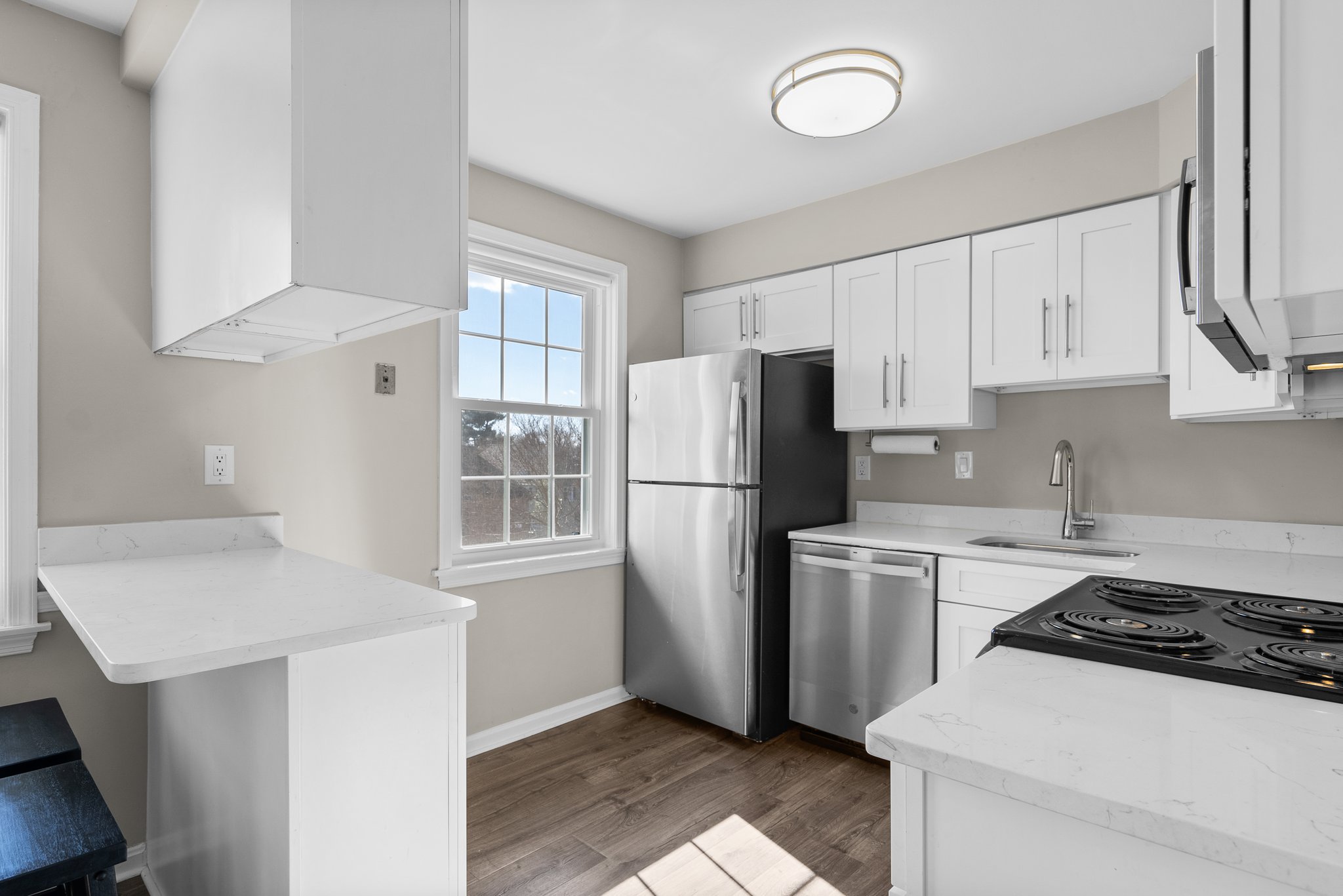 Quartz countertops & Shaker style cabinets