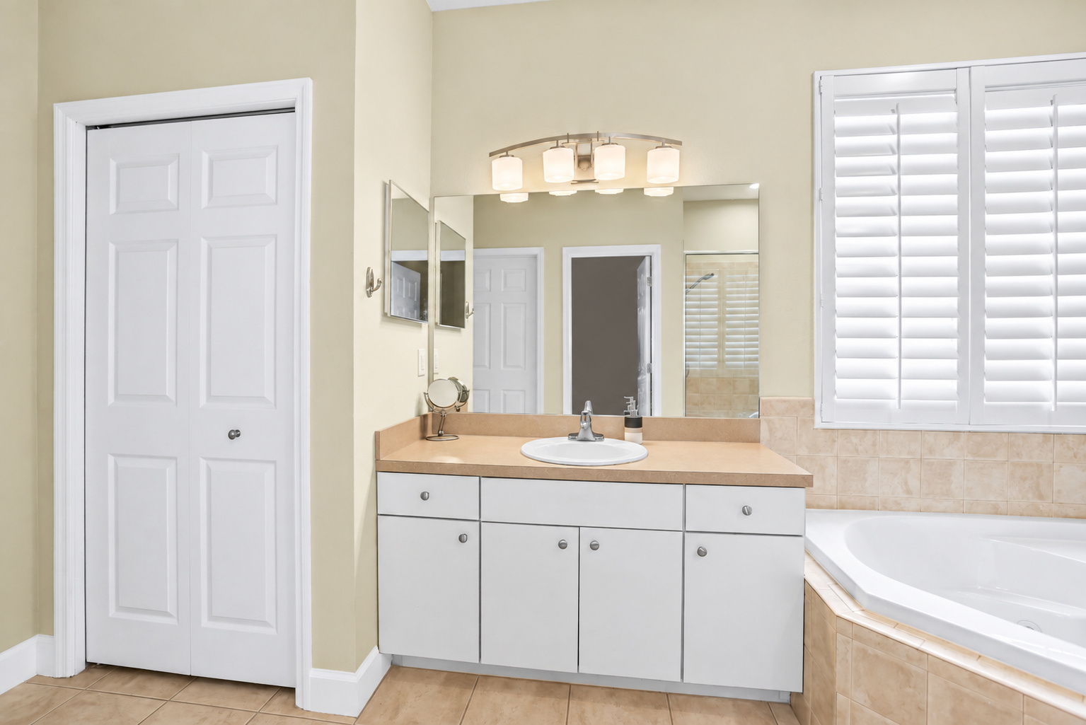 Bathroom 1 - Photo 06