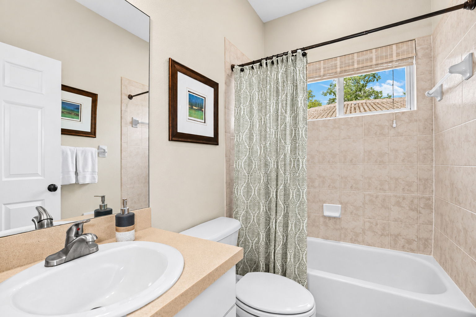 Bathroom 2 - Photo 01