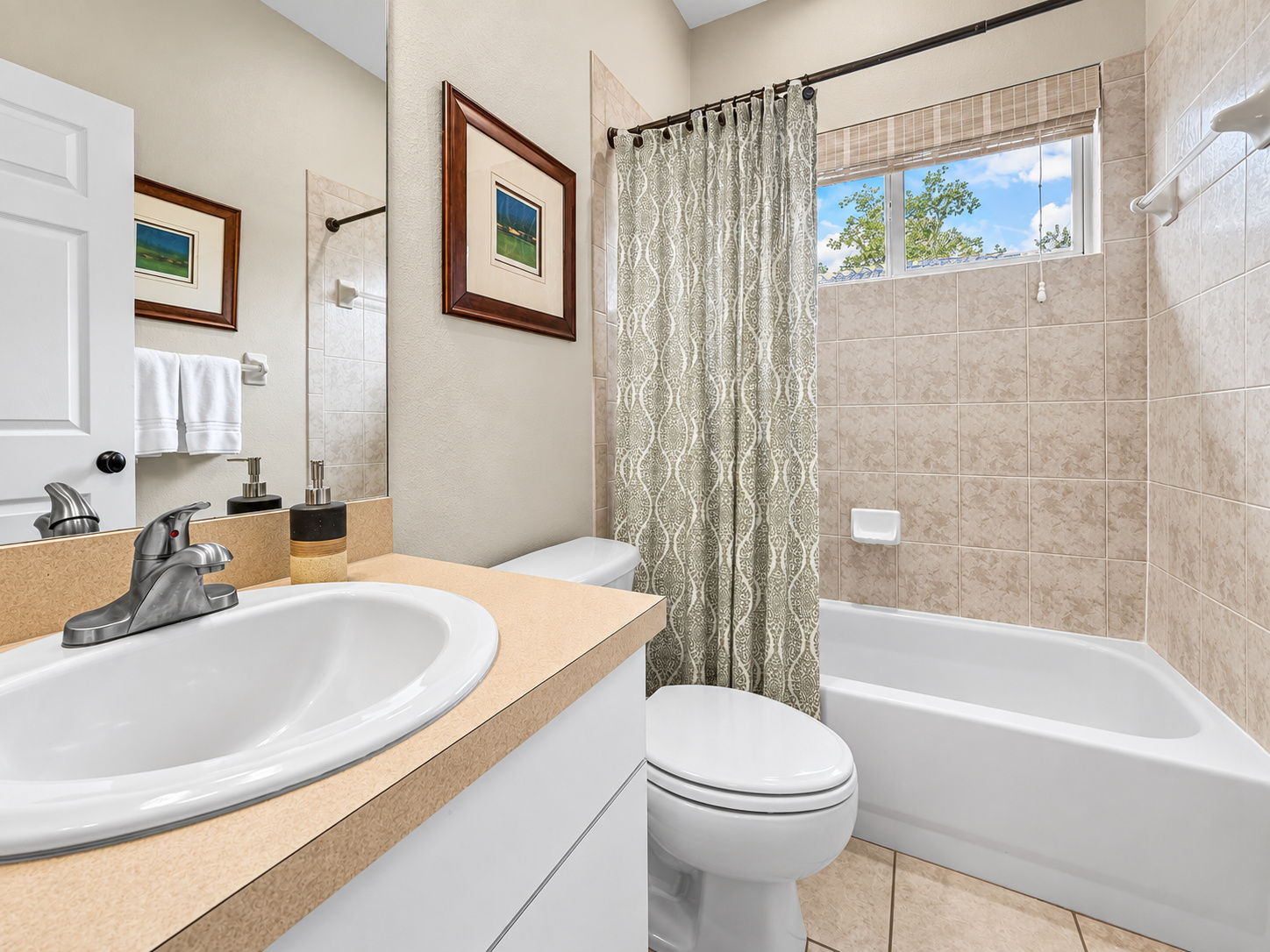 Bathroom 2 - Photo 02