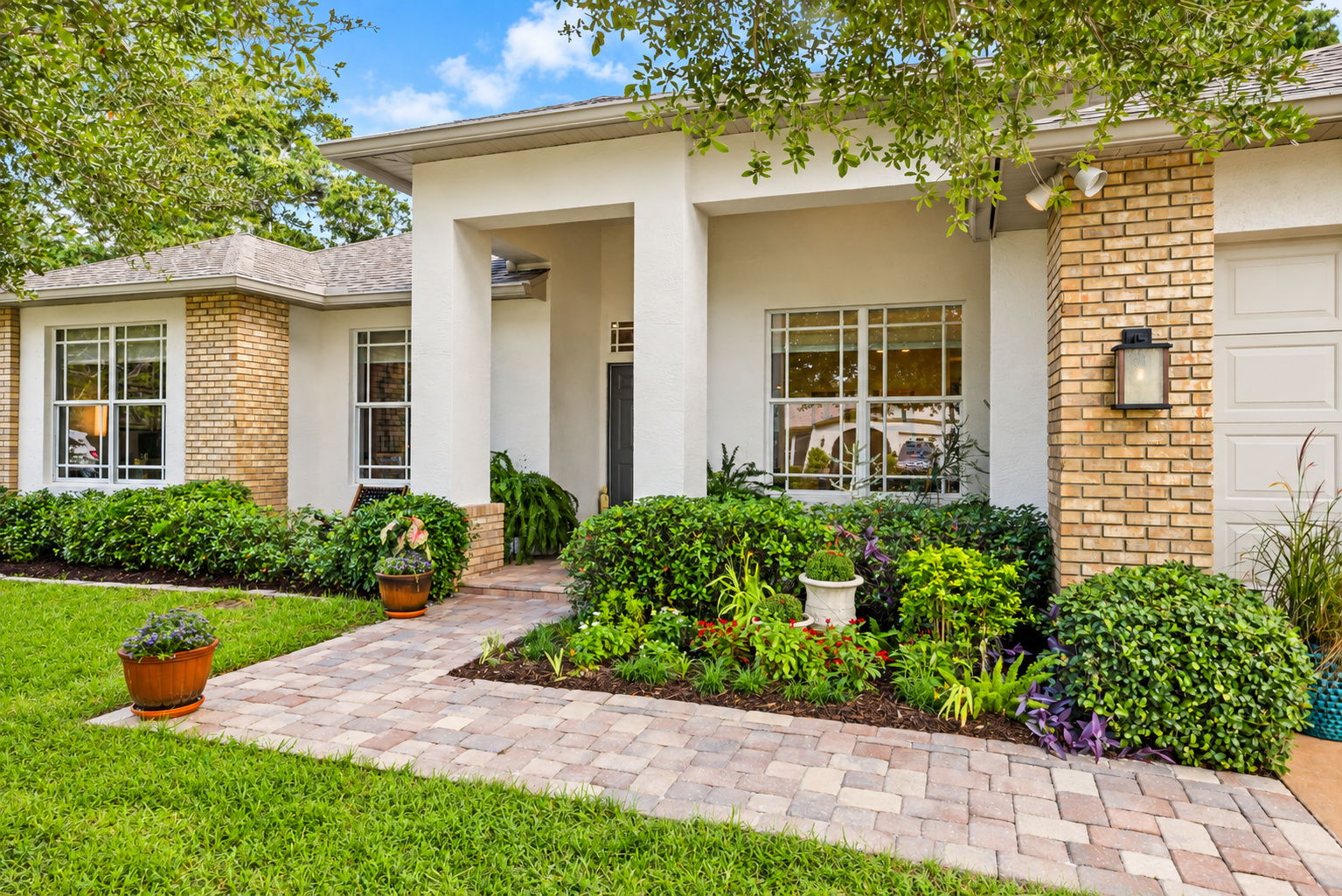 Front Exterior - Photo 09
