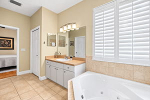 Bathroom 1 - Photo 01