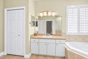 Bathroom 1 - Photo 06