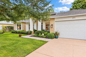Front Exterior - Photo 08