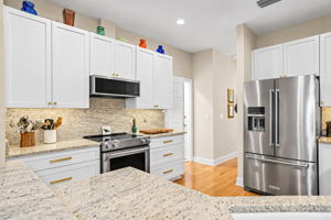 Kitchen - Photo 02