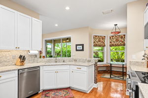 Kitchen Close Up - Photo 01