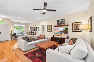Living Room - Photo 01