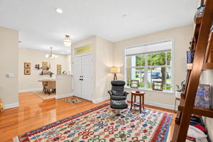Living Room - Photo 04