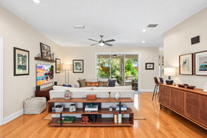 Living Room - Photo 06