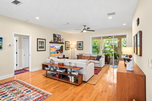Living Room - Photo 08