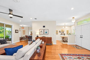 Living Room - Photo 12